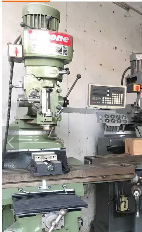 Factory Supply Vertical Horizontal Turret Type Universal Used CNC Milling Machine Machinery, Tools, & Furniture Factory Supply Vertical Horizontal Turret Type Universal Used CNC Milling Machine Machinery, Tools, & Furniture