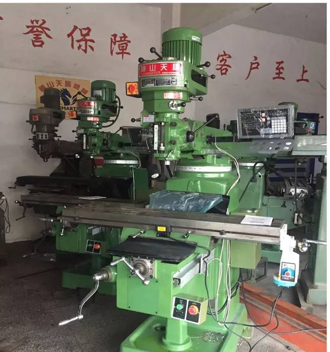 Factory Supply Vertical Horizontal Turret Type Universal Used CNC Milling Machine Machinery, Tools, & Furniture Factory Supply Vertical Horizontal Turret Type Universal Used CNC Milling Machine Machinery, Tools, & Furniture