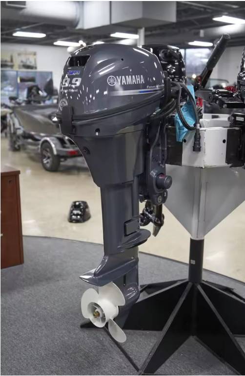 Car Pick Space Yamaha 9.9hp 4-stroke outboard motor